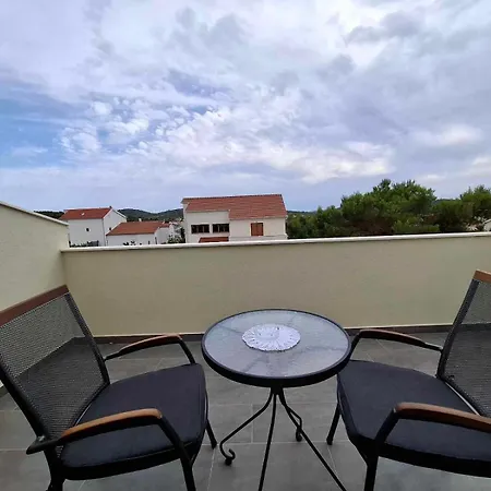 Apartment Near 2 Guests *